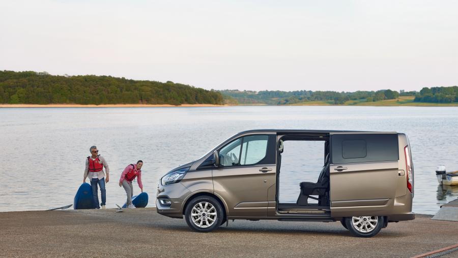  Ford Tourneo Custom 2017 года  (WW) (фото 2 из 11)